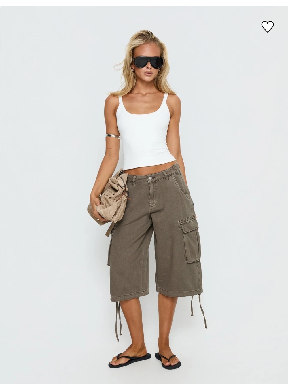 Low-Rise Cargo Shorts - Picture 3 of 4